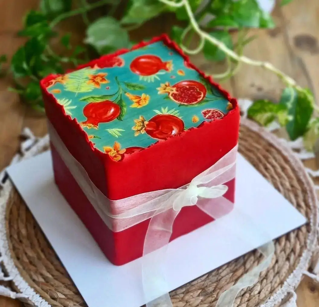 تزیین کیک شب یلدا برای مدرسه