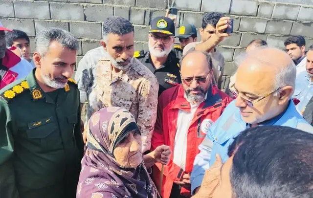 استاندار هرمزگان: دولت تا بازگشت کامل زندگی کنار مردم سیل‌زده جاسک می‌ماند