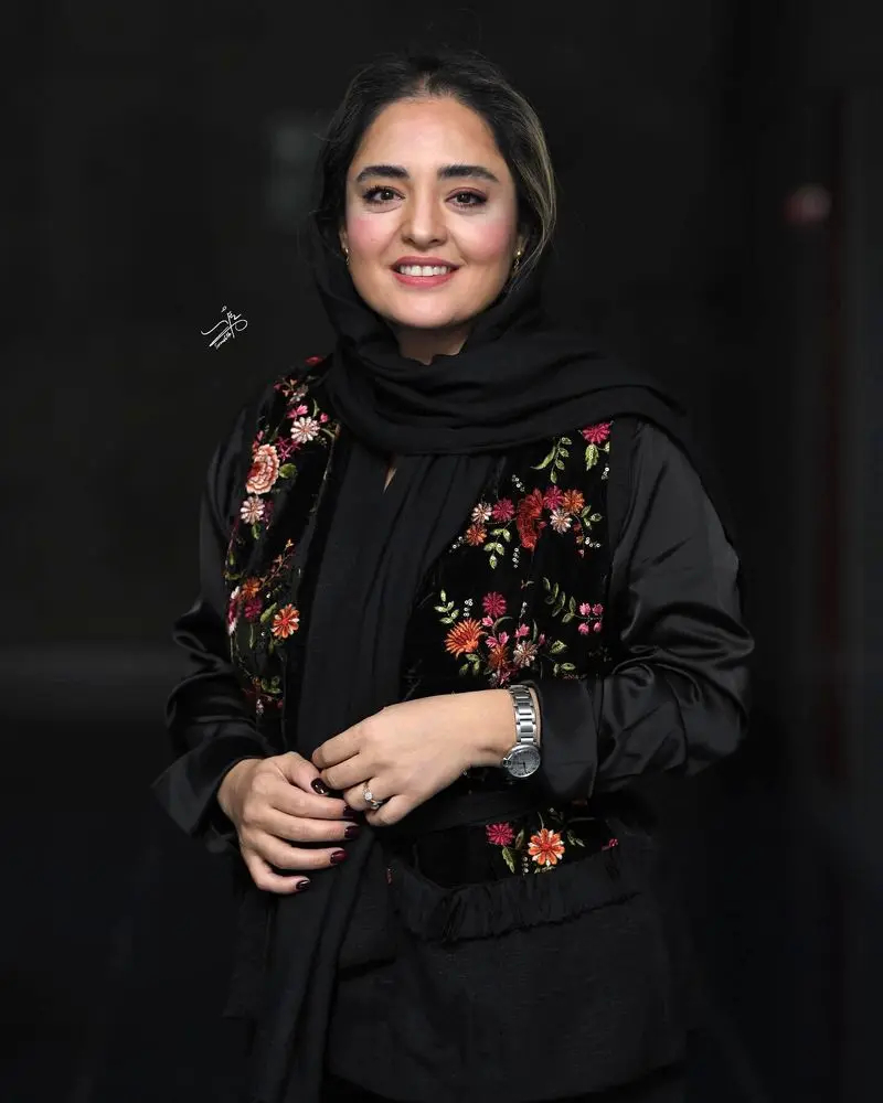 نرگس محمدی به همراه همسرش علی اوجی و فریبا نادری در جشنواره فیلم شهر