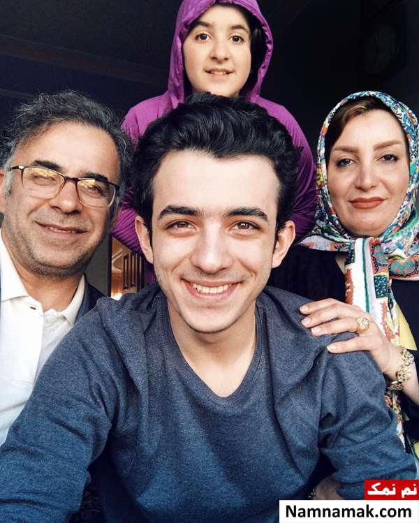 علی شادمان در کنار پدر و مادر و خواهرش