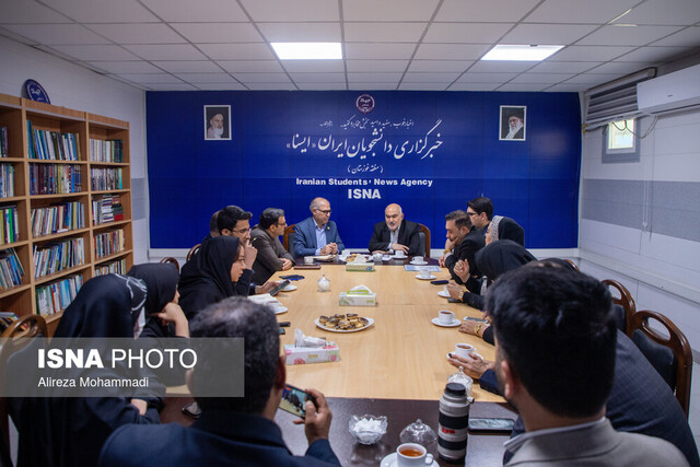 برنامه گسترش دامنه ارتباط با دانشگاه برای حل چالش‌های استان/آموزش استادشاگردی را دنبال کنیم