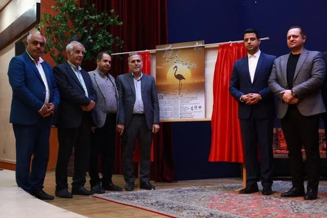 فلامینگوها در قاب هنر/ پوستر جشنواره‌ای برای حفاظت از میانکاله رونمایی شد