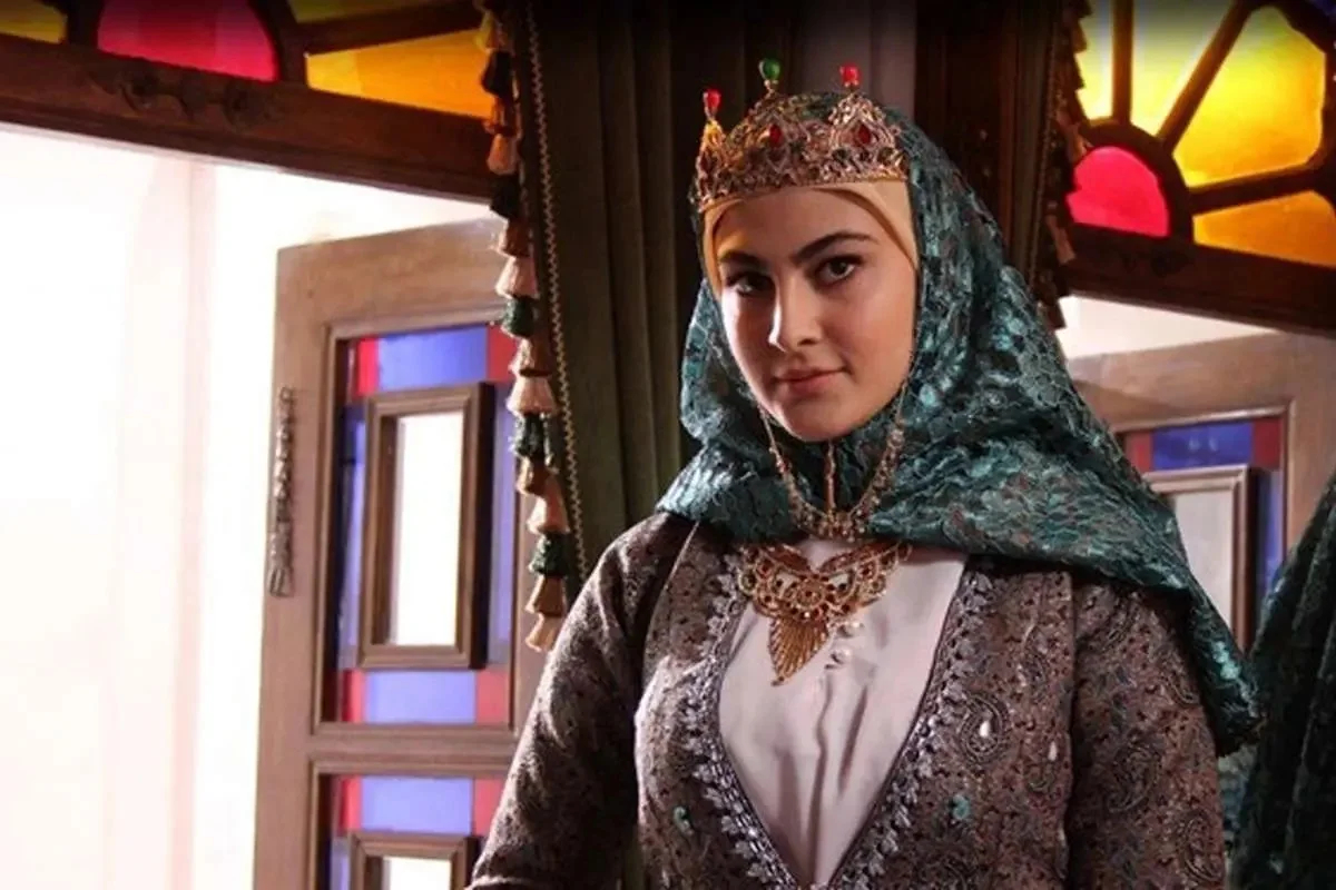 مریم مومن در بانوی عمارت