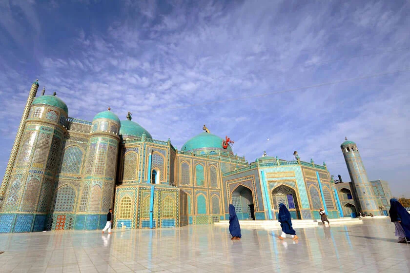از شکوه مسجد کبود تا تاریخ مسجد شاه دو شمشیره؛ نگین فیروزه‌ای مزارشریف