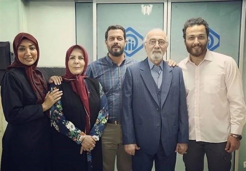بازیگران بیگانه ای با من است 
