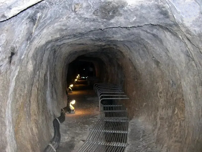 تونل اوپالینوس