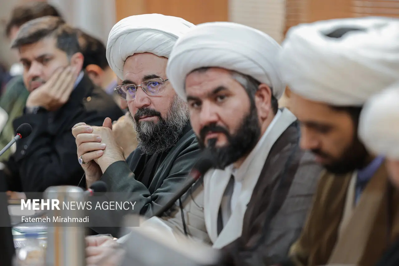 پوستر نخستین جشنواره قرآنی زندگی با آیه‌ها رونمایی شد