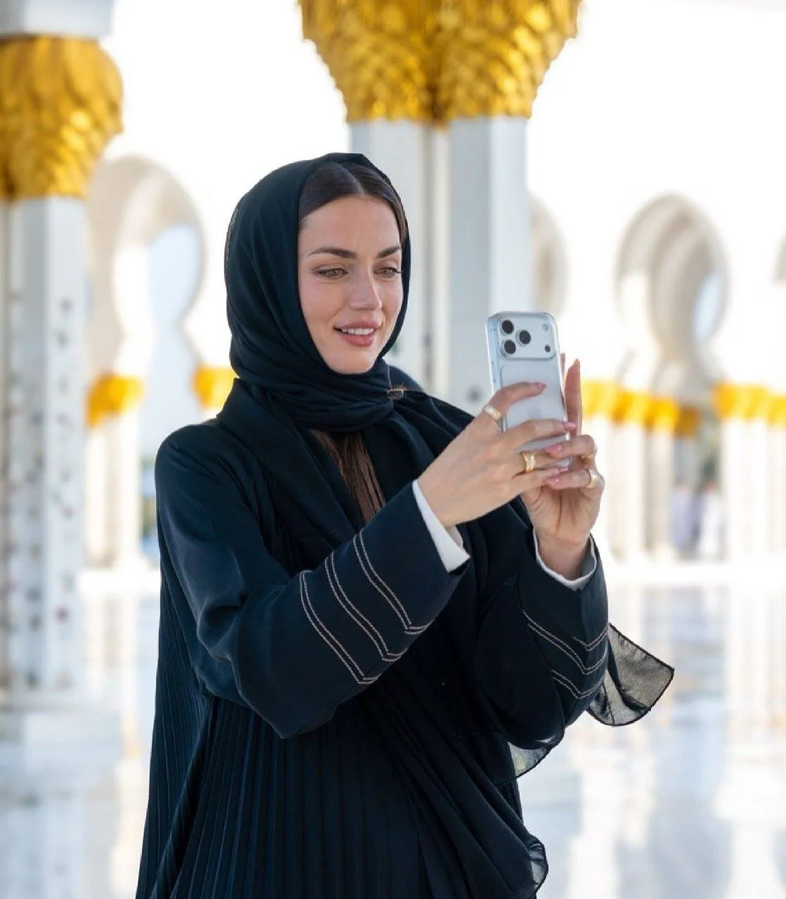 بازیگر مشهور هالیوود با حجاب اسلامی | ببینید
