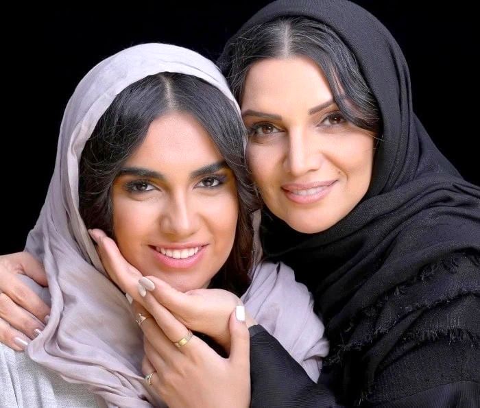 الهام پاوه نژاد و دخترش