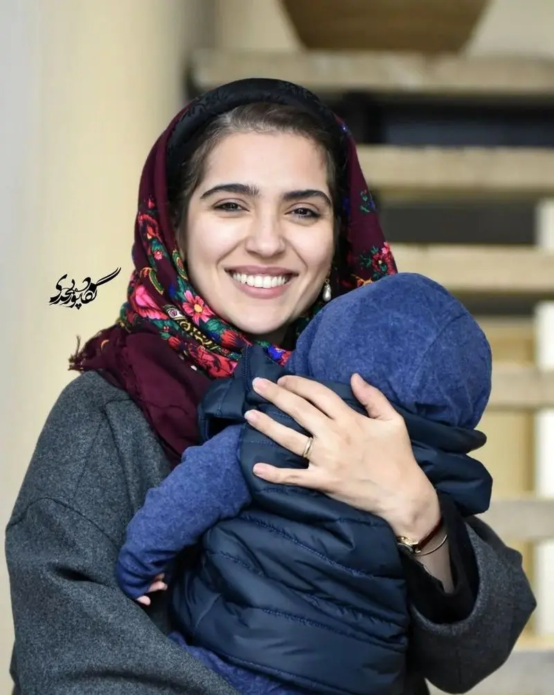 مونا کرمی