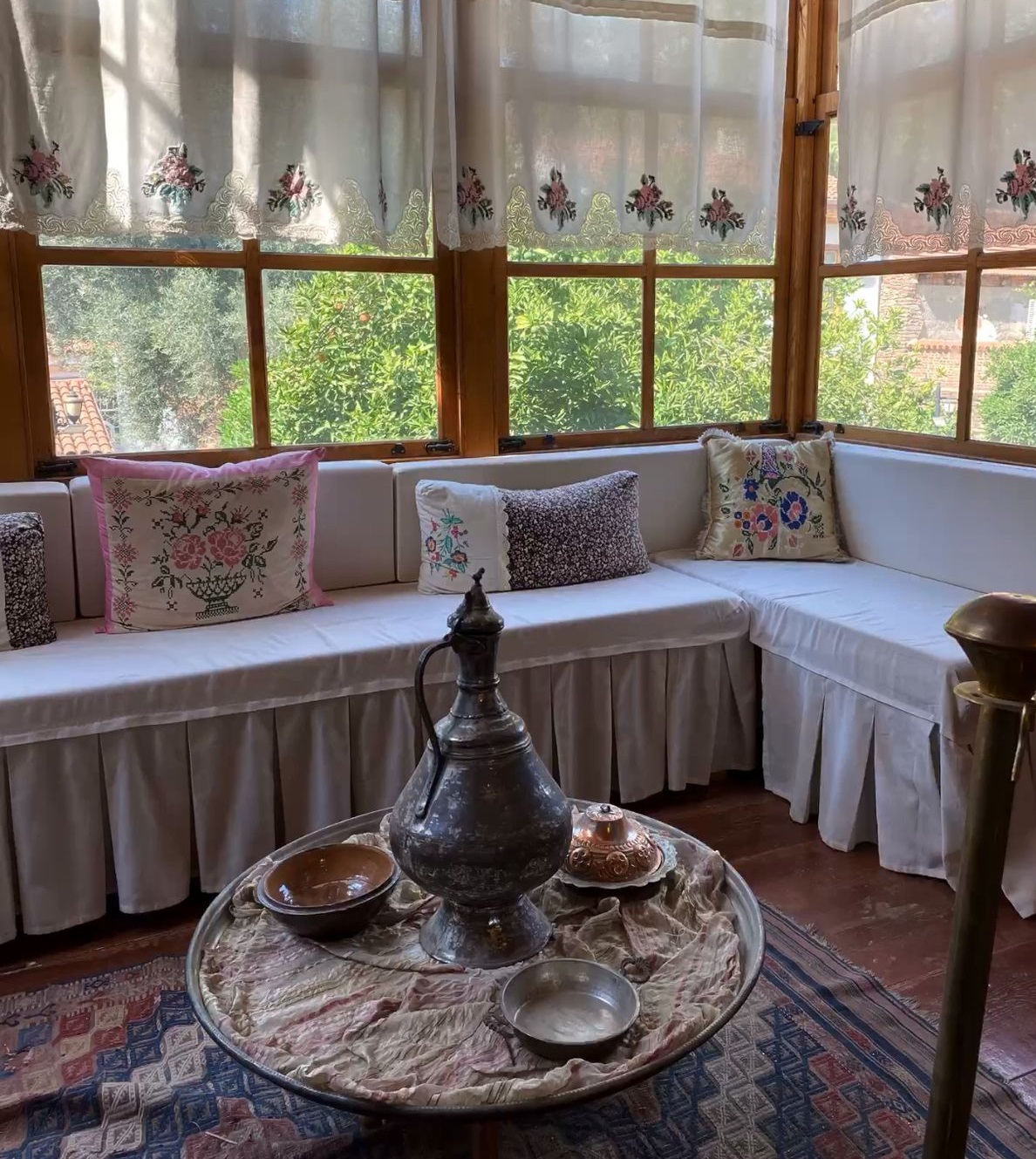 شاه نشین پذیرایی
