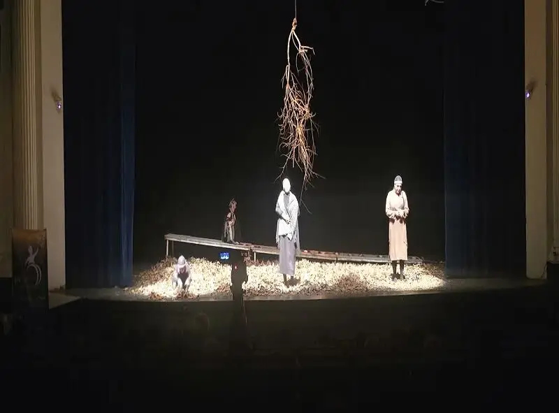 تالار هنر اصفهان؛ وقتی «آفتاب» صحنه را به رفاقت روشن کرد