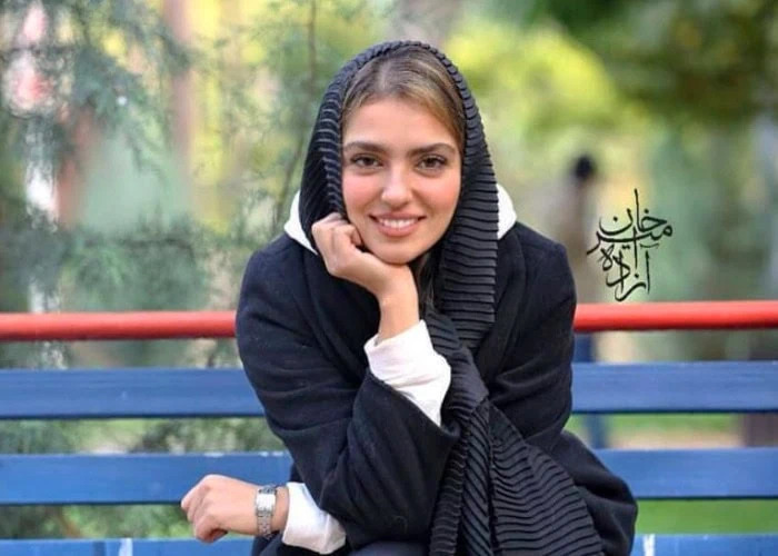 مونا کرمی
