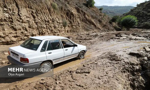 طغیان رودخانه‌ها دو محور حیاتی قلعه‌گنج را ناپدید کرد؛ امدادرسانی فوری آغاز شد