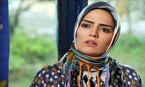 استایل گرم و جذاب سپیده خداوردی در کافه‌ای دنج؛ زمستانی که سریال را زنده کرد!
