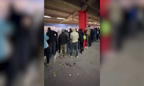 لحظه‌های بی‌نظیر شادی هواداران تراکتور پس از حذف پرسپولیس در جام حذفی!