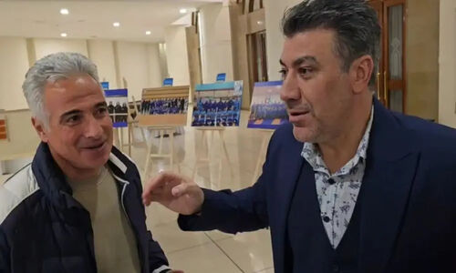 اکبرپور با تاخیر در جشن 80 سالگی باشگاه؛ شوخی‌های جالب مهمانان در انتظار او!