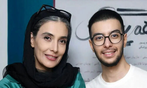 پسر لیلا زارع با استایلی متفاوت و جسورانه در کنار مادرش؛ راز تغییر جنسیت و هنر نسل جدید خانواده زارع