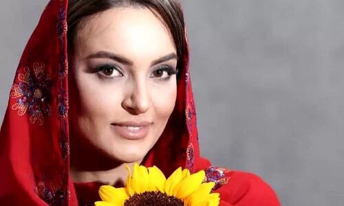 نگاهی به چیدمان خاص و جذاب  خانه نیلوفر پارسا بازیگر سریال آوای باران / از هنر و اصالت تا مبلمان و فرش ایرانی + فیلم و عکس
