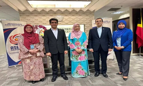 رایزن علمی ایران در کوالالامپور: ۵۷۰ دانشجوی ایرانی در مالزی مشغول تحصیل هستند!