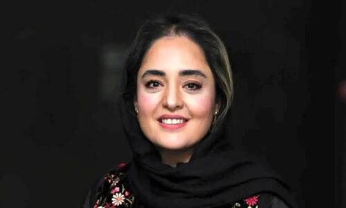 استایل‌های شگفت‌انگیز نرگس محمدی و همسرش در پشت صحنه تئاتر باران اسیدی؛ نگاه همه به آنها دوخته شد!