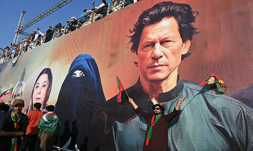 دادگاه پاکستان عمران‌خان و همسرش را به ۱۷ سال زندان محکوم کرد؛ جزئیات پرونده جنجالی توشاخانا