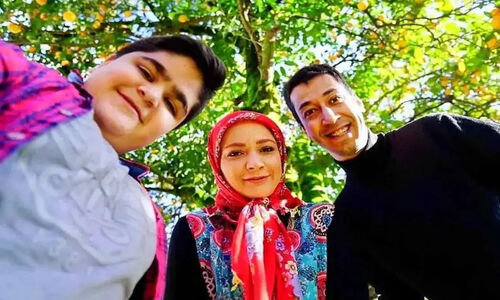 قاب امروز | ابوالفضل رجبی «بهروز» سریال پایتخت با لباس سربازی در کنار دکتر انوشه