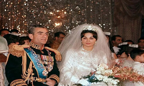 سفر در زمان به عروسی میلیونی محمدرضا پهلوی و فرح؛ وقتی مردم هندوانه چله را نمی‌توانستند بخرند!