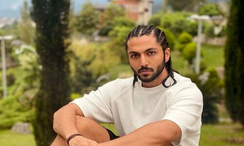 نمایش خیره‌کننده کیسان دیباج با حرکات آکروباتیک