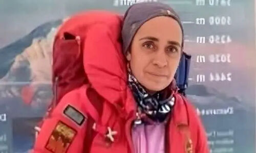 میز عزای یلدایی طاهره حاصلی کوهنورد مرحومه در دماوند / یلدا مبارک…