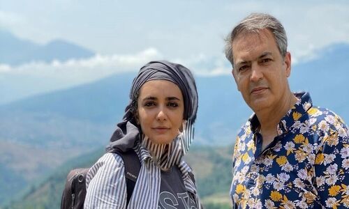 باز و بسته کردن کلاشینکف با چشمای بسته توسط لیندا کیانی
