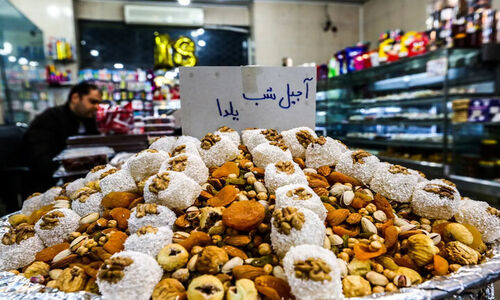 بازار شب یلدا زیر سایه گرانی؛ مشتری‌ها دیگر آجیل نمی‌خرند؟