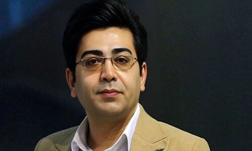 بیوگرافی فرزاد حسنی و آلبوم عروسی تلخ با آزاده نامداری