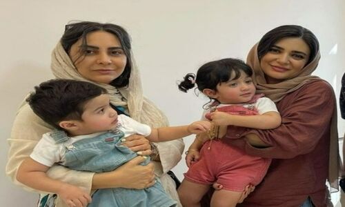 خاطر بامزه لیندا کیانی از دوقلوهایش: دوقلوهام یه تلفن قدیمی از کشو برداشتن و شماره گرفتن و داشتن حرف میزدن … خیلی عجیب بود..