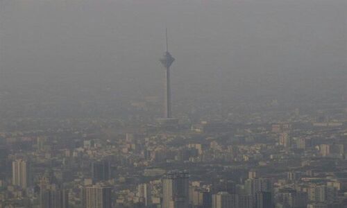 شاخص آلودگی هوای تهران در شرایط خاطرناک/ احتمال تعطیلی ادارات و دانشگاه‌ها