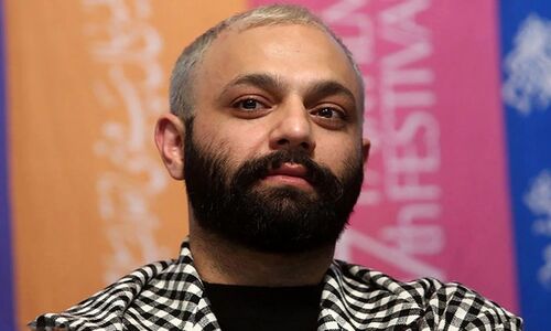 ترکیب سیبیل و کت عجیب و غریب صابر ابر + عکس