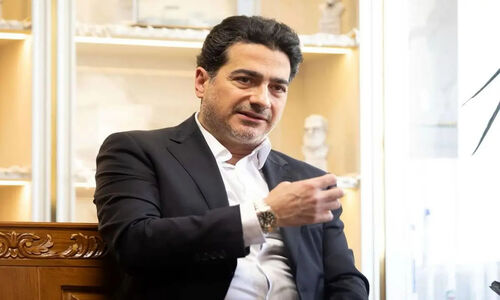 رونمایی همایون شجریان از ماشین چینی جدیدش / سلطان موسیقی سنتی چه ماشینی سوار میشه؟