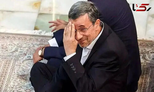 صف‌کشی مردم رامسر برای دیدن ماشین شاسی‌بلند محمود احمدی‌نژاد در مراسم ختم خواهر رحیم مشایی