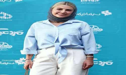 شاریس نایب با استایلی متفاوت در مراسم اکران مرد عینکی در ایران درخشید!