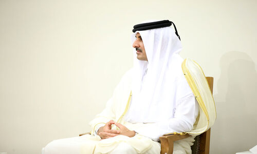 افشای مدل واقعی گوشی امیر قطر در سفر آفریقایی؛ آیفون ۱۲ نه ۱۳!