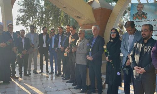 گلباران مزار شهدا و بزرگان مجلس در جیرفت؛ احترام زنده به یاد خدمتگزاران دیار