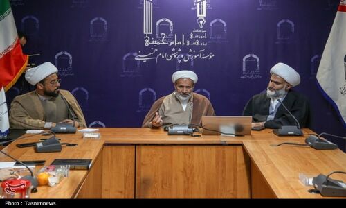 چرا رهبری دینی از نظام‌های مادی‌محور چندین قدم جلوتر است؟