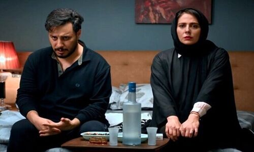 سیاوش طهمورث از رازهای نهان جواد عزتی و رعنا آزادی‌ور در «زخم کاری» پرده برداشت!