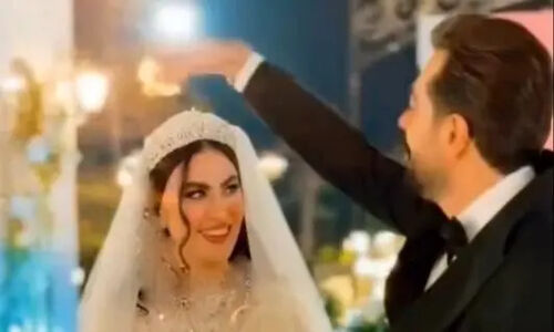 لحظه شکوهمند ورود مریم مومن و سهیل قاصدی به تالار عروسی با آتش‌بازی‌های بی‌نظیر و عاشقانه‌ای فراموش‌نشدنی