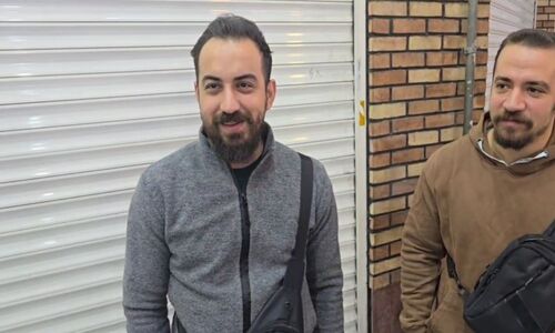 کری جنجالی هوادار پرسپولیس به همکارش: هشت سال است دربی را نبرده‌اند!