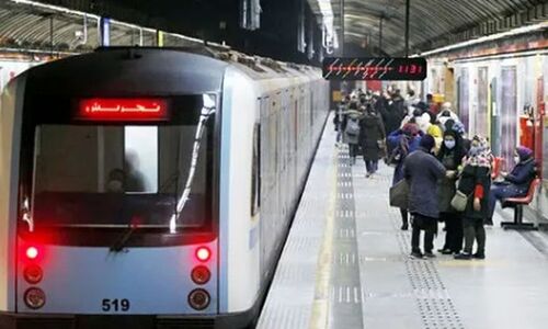 واکنش جالب مأمور مترو تهران به شوخی‌های دو نوجوان پشت بلندگو!