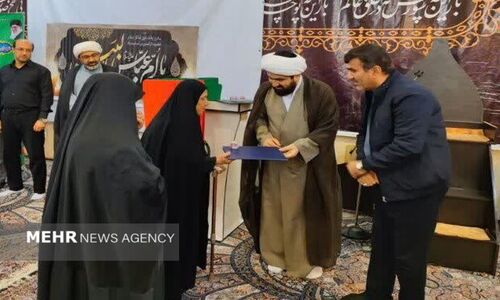 مادر شهید محمد پرکوهی در مراسمی باشکوه تجلیل شد؛ داستانی از ایثار و فداکاری که باید شنید
