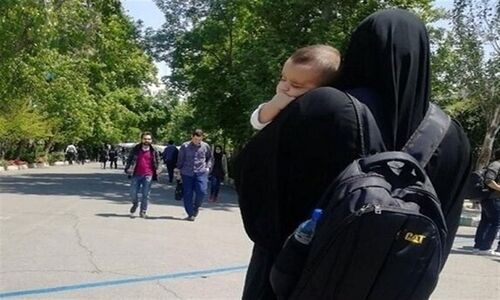 مادران دانشجو چگونه با چالش‌های تحصیل و فرزندداری می‌جنگند؟