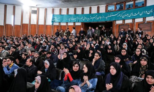 عکسی متفاوت از مراسم روز دانشجو که همه را شوکه کرد!
