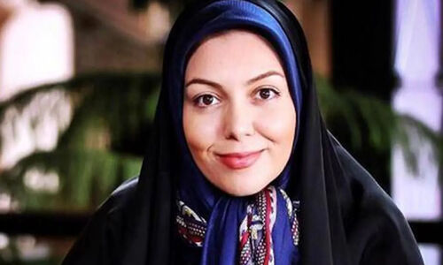 عکس / یادی کنیم از عکس غم انگیز زنده یاد آزاده نامداری در جشن تولد با کیک 99/9/9 و دختر نازش .. / روحش شاد